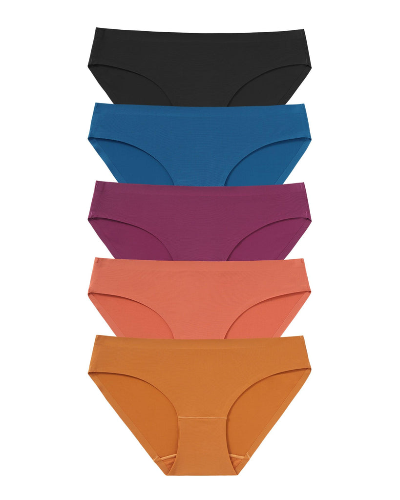 The color matching of fashionable women's underwear is particular